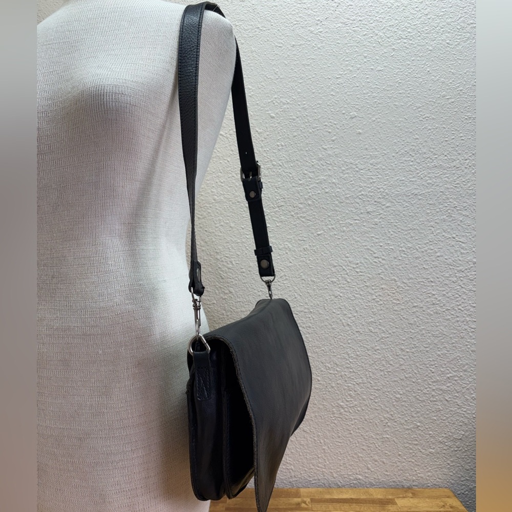 Patricia Nash Black Leather Cassini Crossbody Flap Bag - Picture 3 of 13